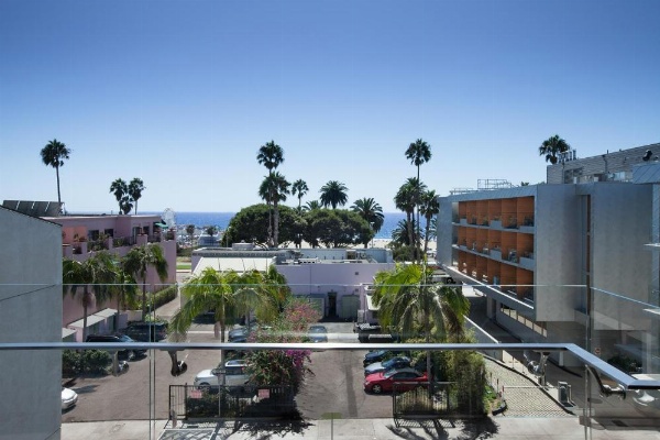 Shore Hotel image 11